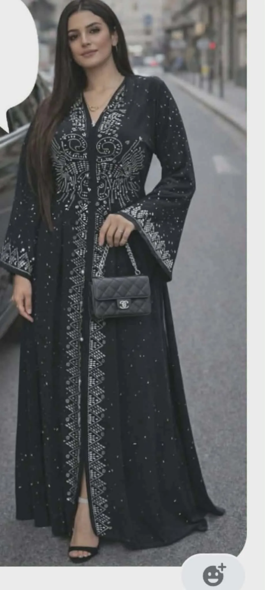 Abaya noire ornée de strass
